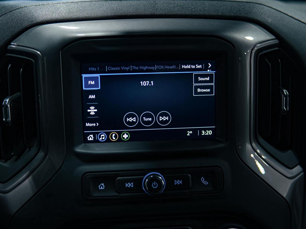 2024 Chevrolet Silverado 1500 CUSTOM | CREW CAB | 4WD | BLACKOUT PKG | NO ACCIDENTS Photo