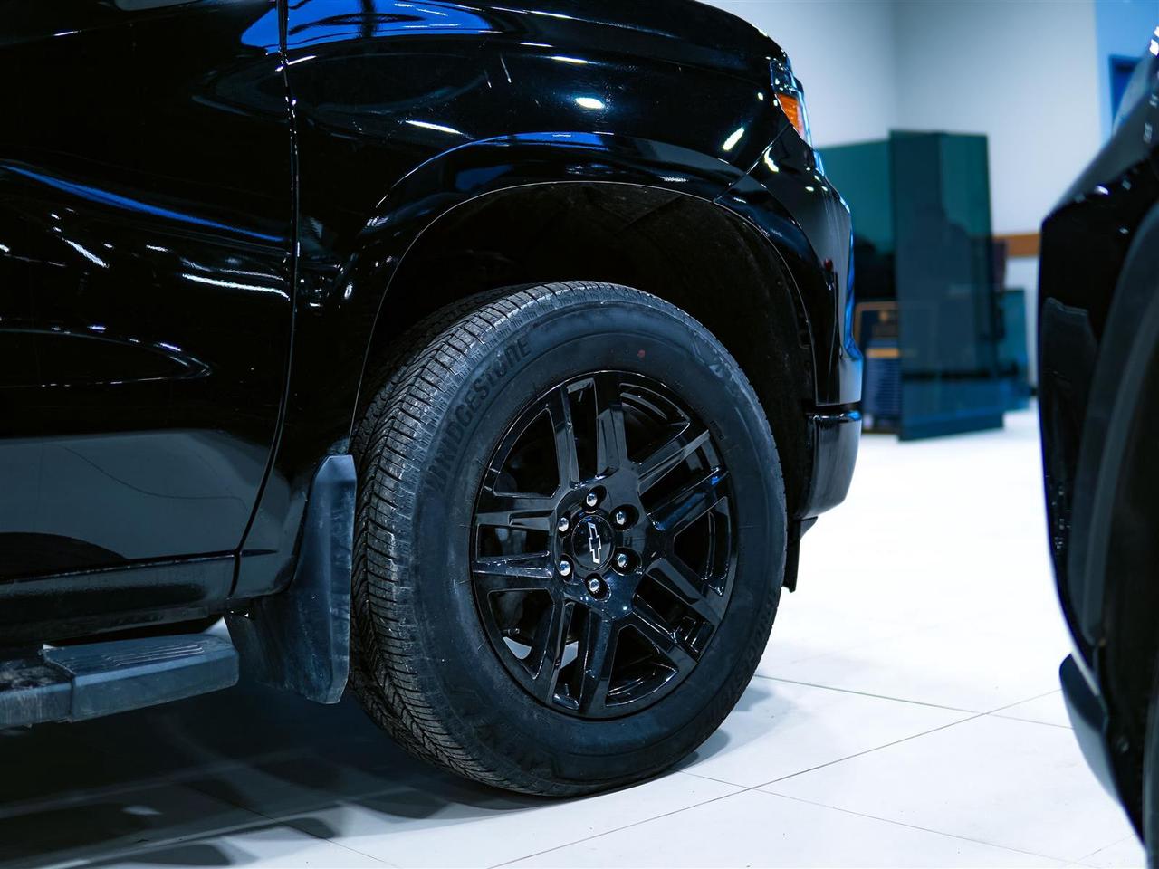 2024 Chevrolet Silverado 1500 CUSTOM | CREW CAB | 4WD | BLACKOUT PKG | NO ACCIDENTS Photo