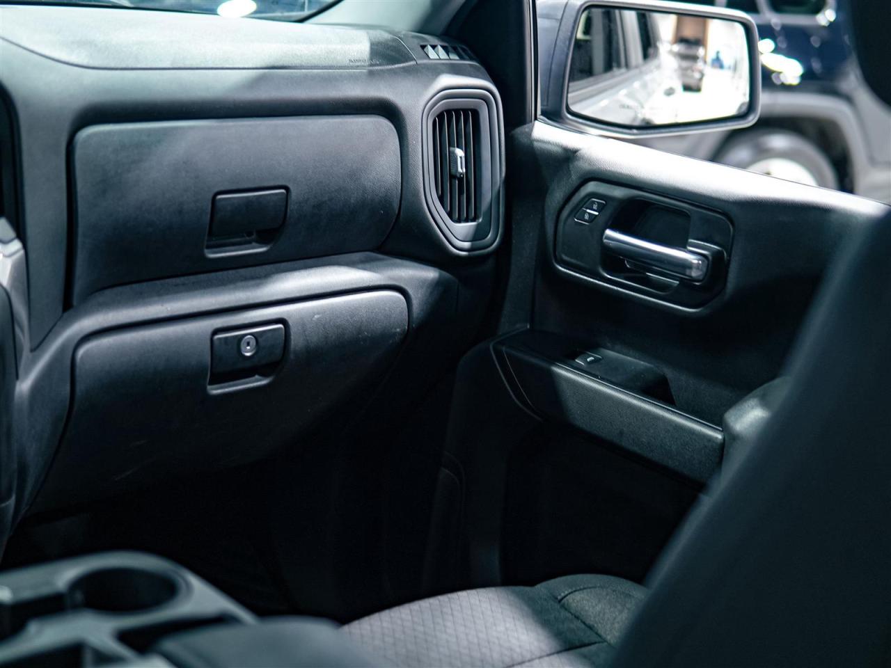 2024 Chevrolet Silverado 1500 CUSTOM | CREW CAB | 4WD | NO ACCIDENTS Photo