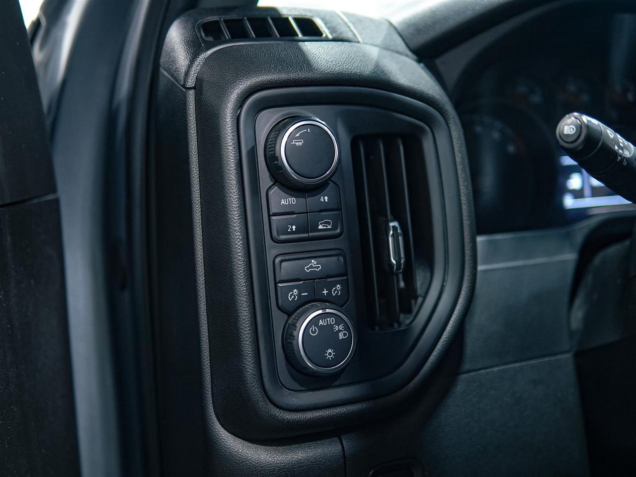 2024 Chevrolet Silverado 1500 CUSTOM | CREW CAB | 4WD | NO ACCIDENTS Photo