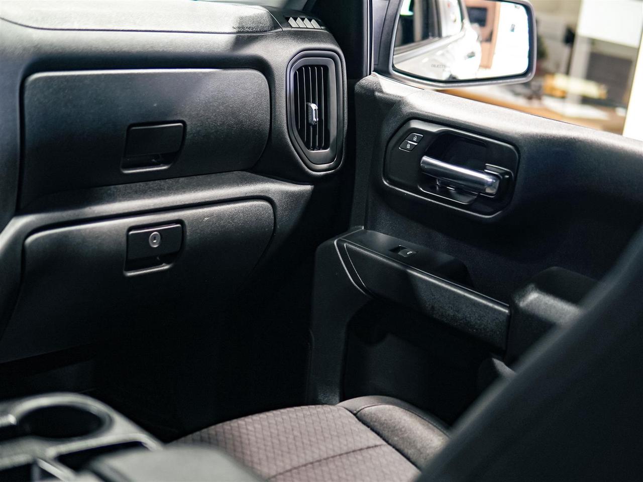 2024 Chevrolet Silverado 1500 CUSTOM | CREW CAB | 4WD | NO ACCIDENTS Photo