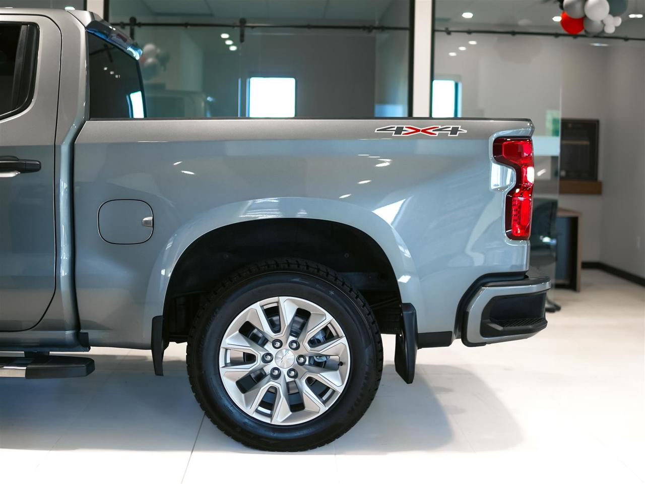 2024 Chevrolet Silverado 1500 CUSTOM | CREW CAB | 4WD | NO ACCIDENTS Photo