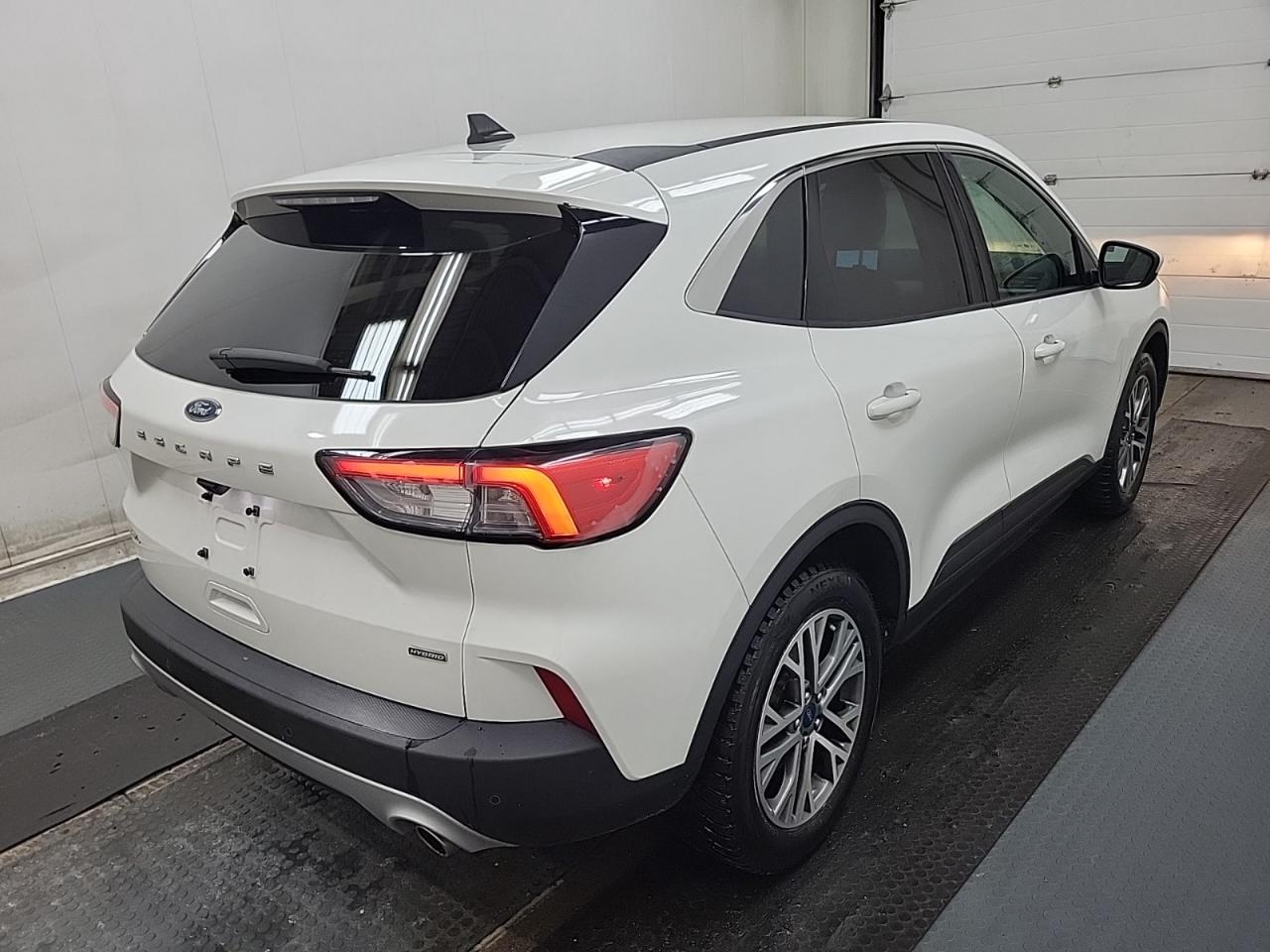 2022 Ford Escape SEL HYBRID | NO ACCIDENTS | 15 SERVICE RECORDS Photo