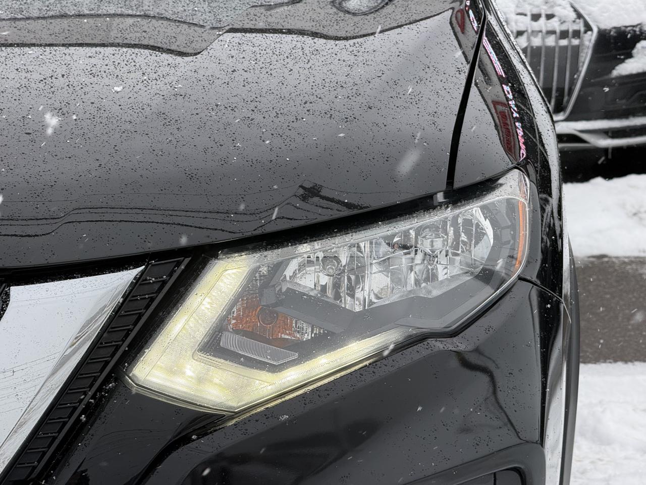 2018 Nissan Rogue SV | PANO | BACK UP CAMERA Photo