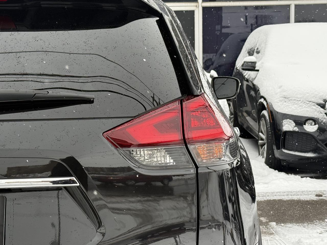 2018 Nissan Rogue SV | PANO | BACK UP CAMERA Photo