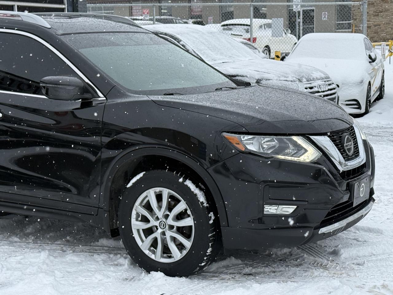 2018 Nissan Rogue SV | PANO | BACK UP CAMERA Photo