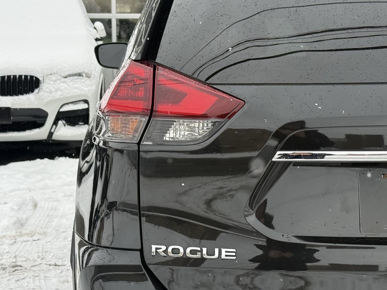 2018 Nissan Rogue SV | PANO | BACK UP CAMERA Photo