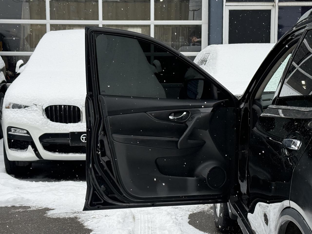 2018 Nissan Rogue SV | PANO | BACK UP CAMERA Photo