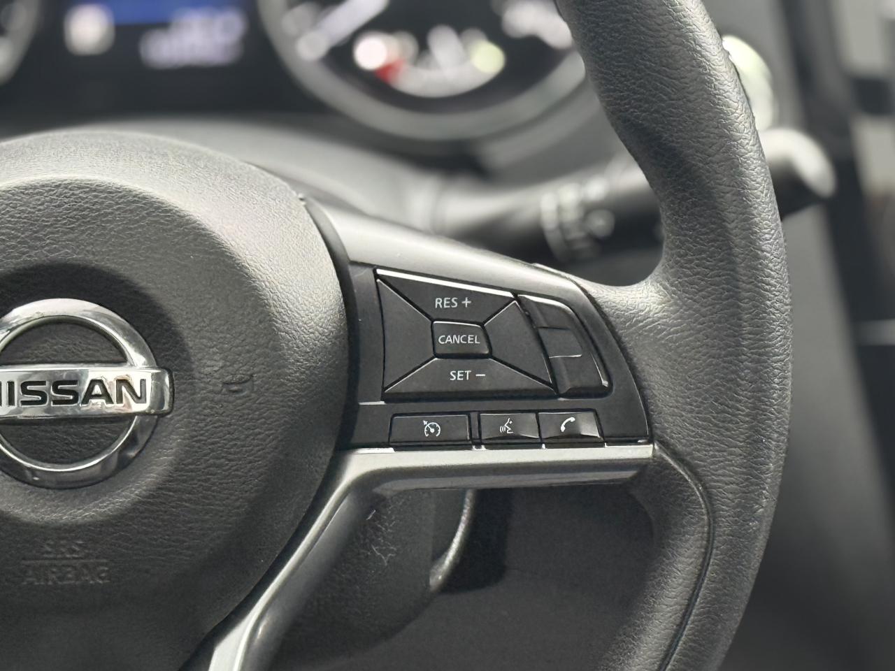 2018 Nissan Rogue SV | PANO | BACK UP CAMERA Photo