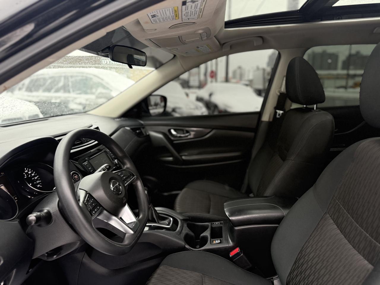 2018 Nissan Rogue SV | PANO | BACK UP CAMERA Photo