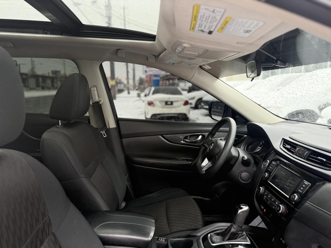 2018 Nissan Rogue SV | PANO | BACK UP CAMERA Photo