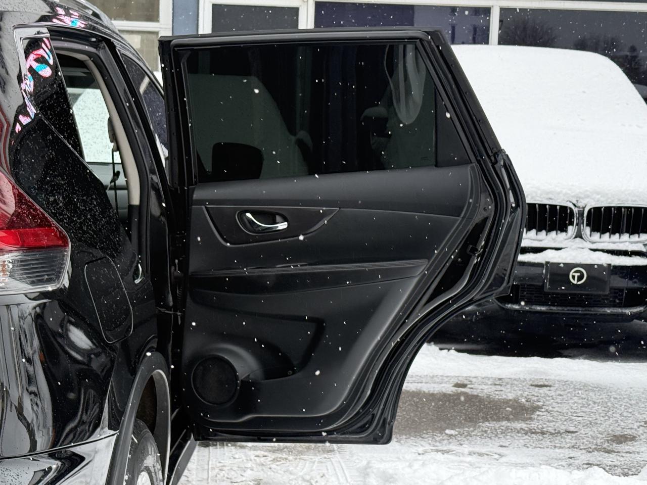 2018 Nissan Rogue SV | PANO | BACK UP CAMERA Photo
