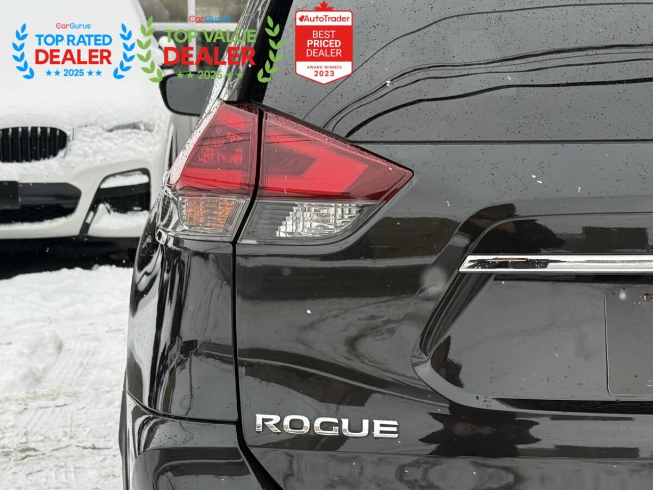 2018 Nissan Rogue SV | PANO | BACK UP CAMERA Photo