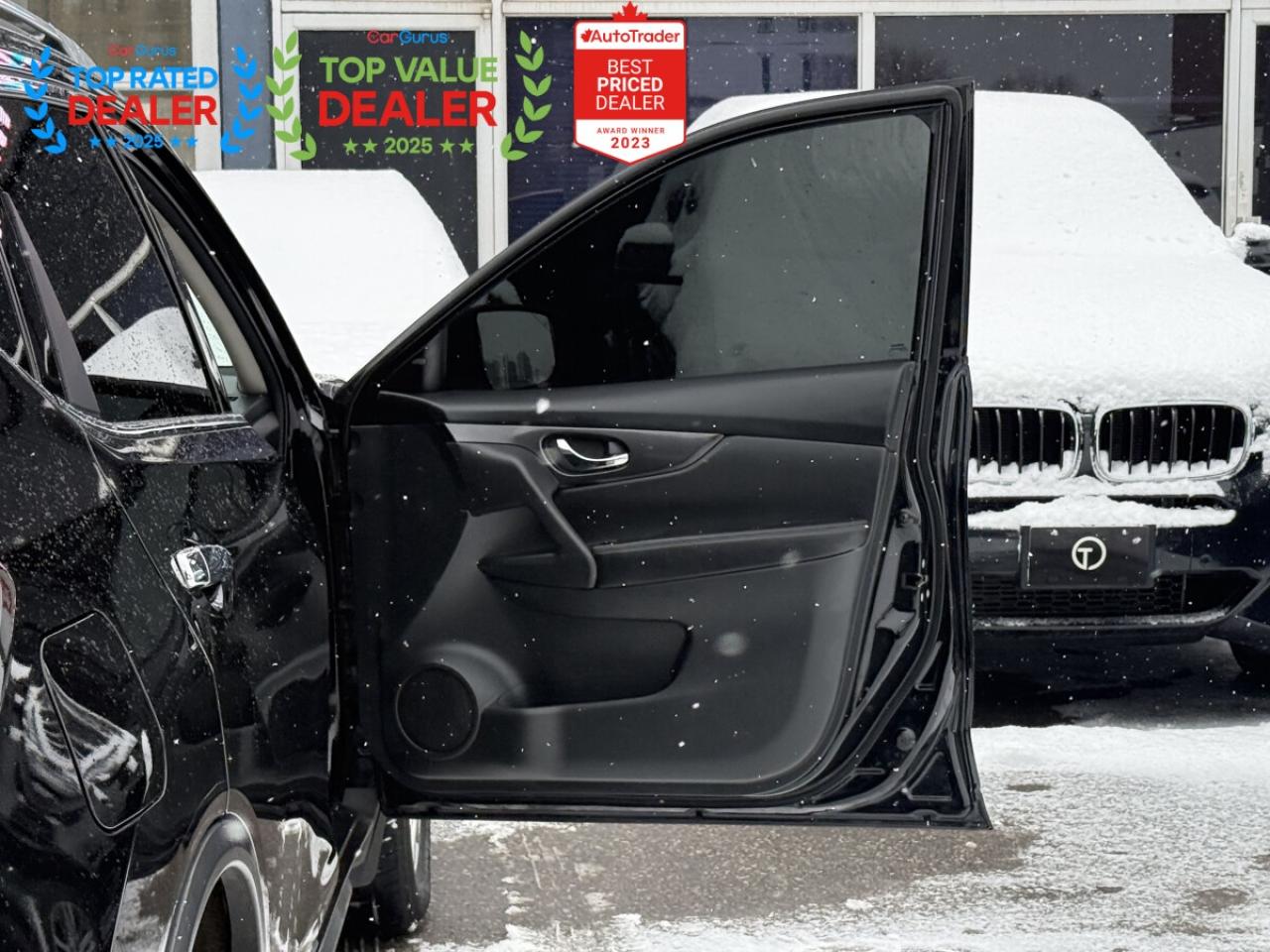 2018 Nissan Rogue SV | PANO | BACK UP CAMERA Photo