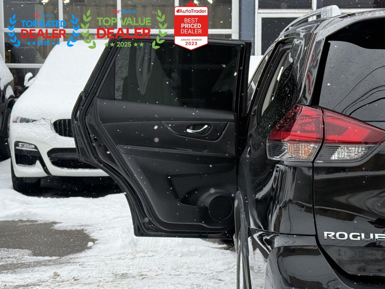 2018 Nissan Rogue SV | PANO | BACK UP CAMERA Photo