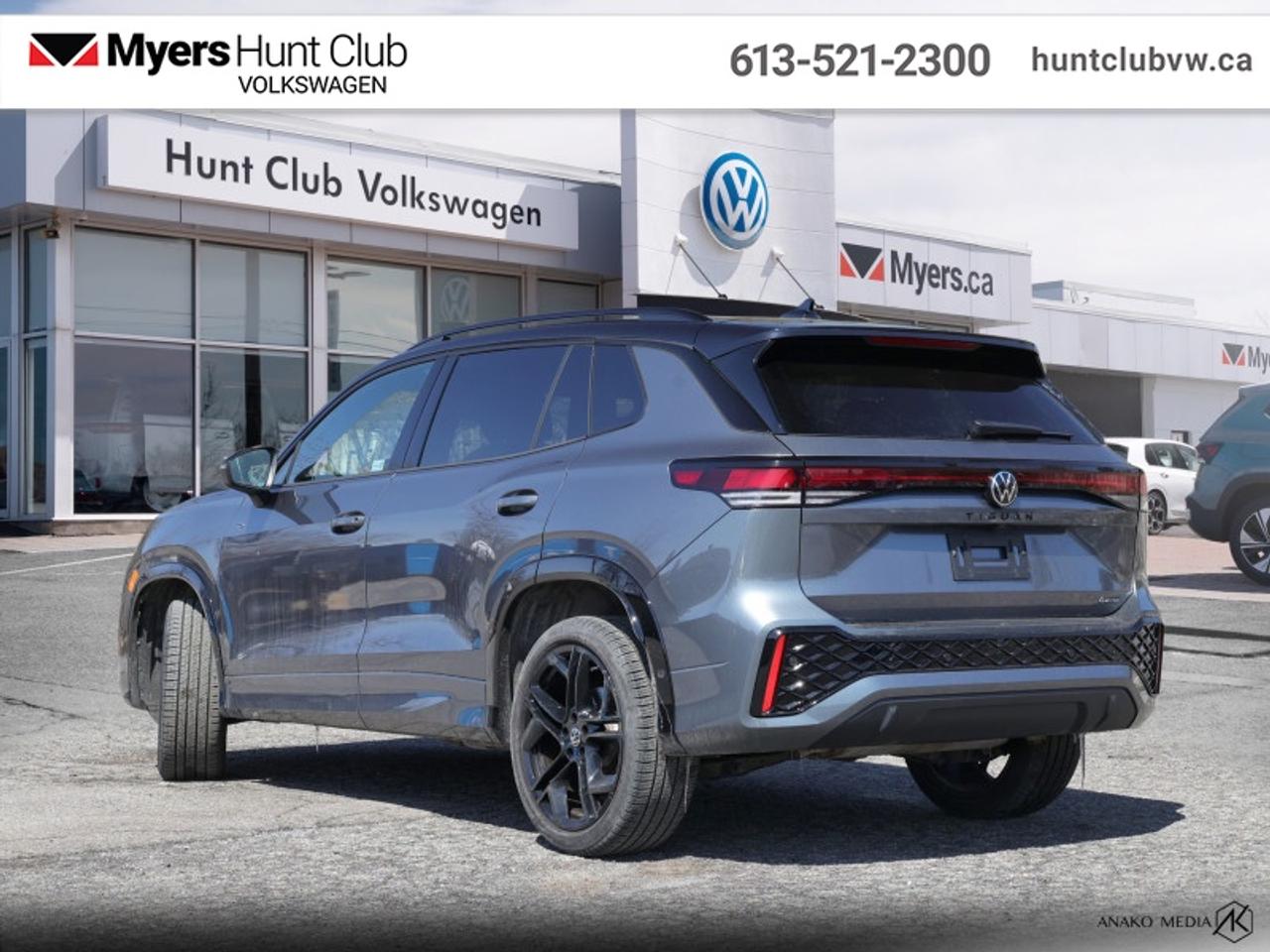 2025 Volkswagen Tiguan Comfortline R-Line Black Edition Photo3