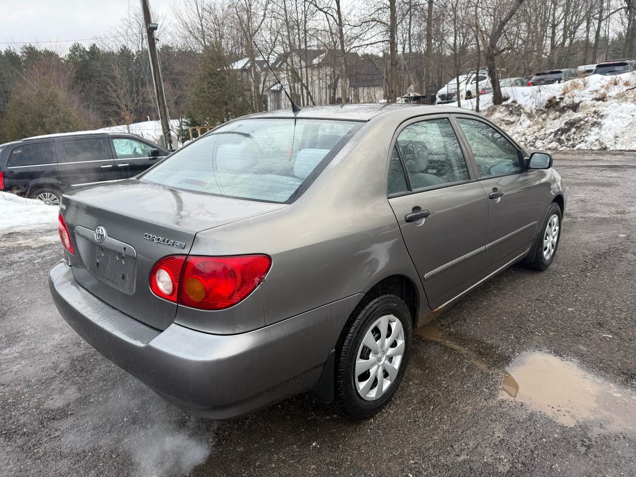 2004 Toyota Corolla CE - Photo #4