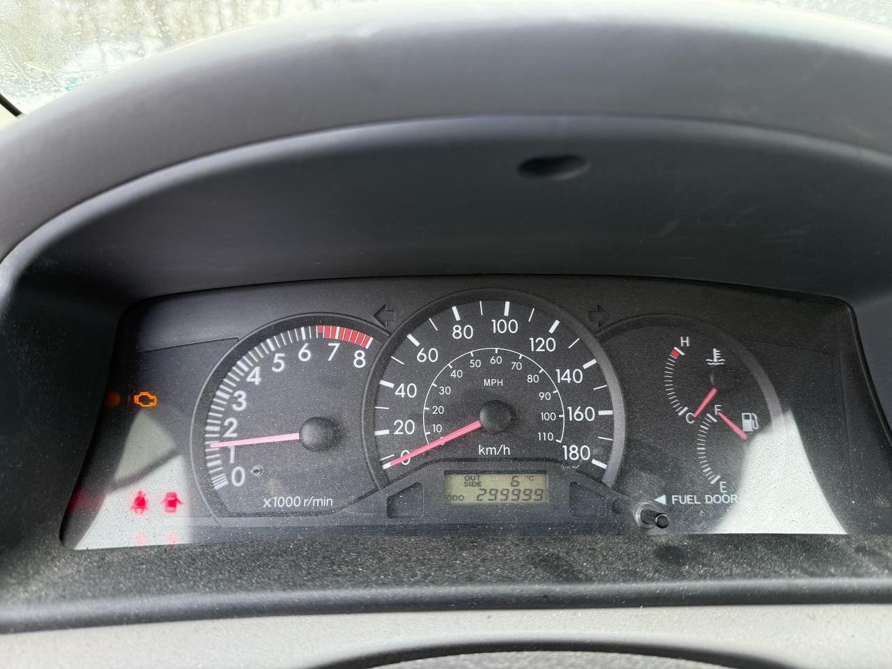 2004 Toyota Corolla CE - Photo #8