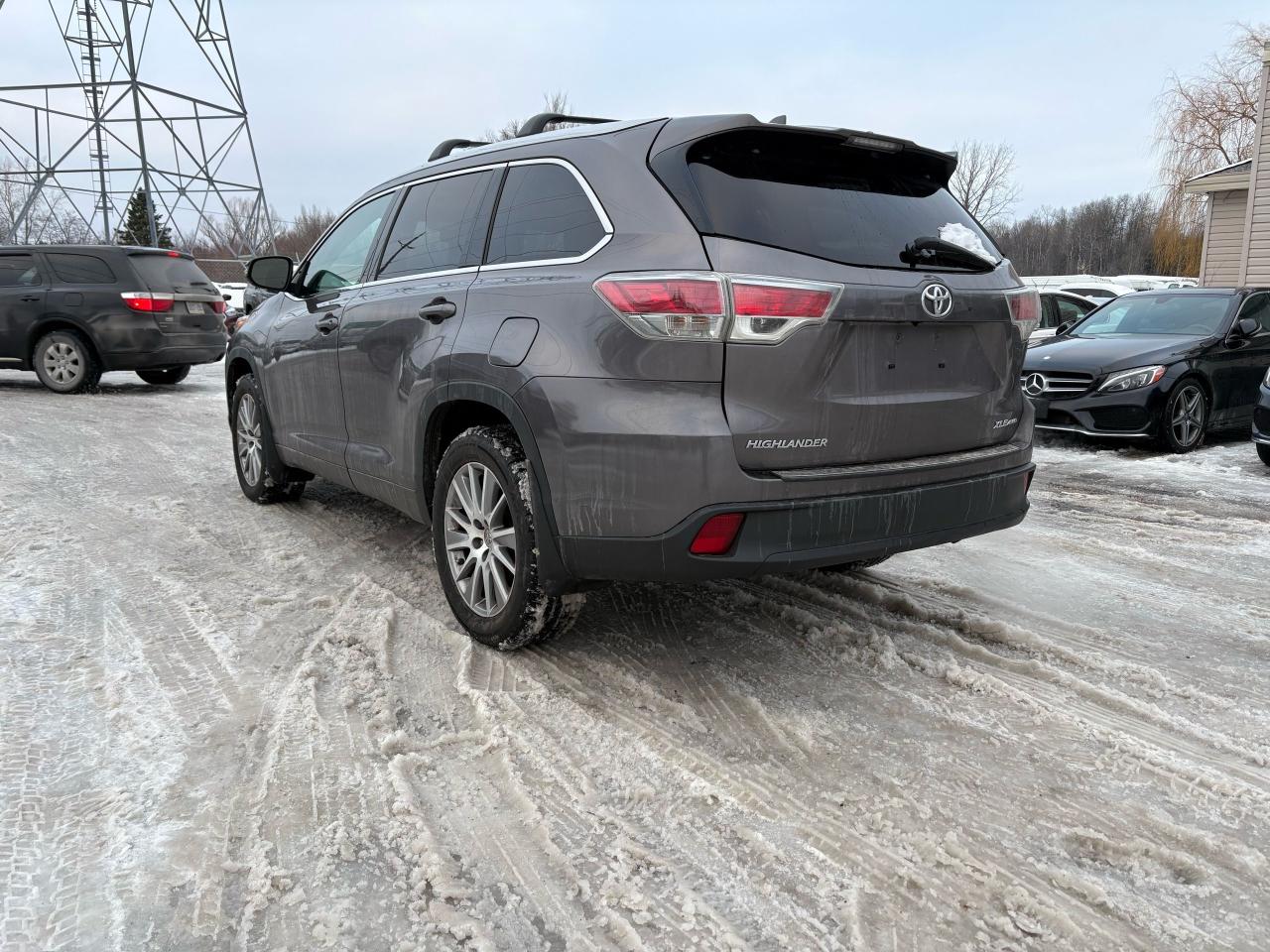 2015 Toyota Highlander XLE Photo2