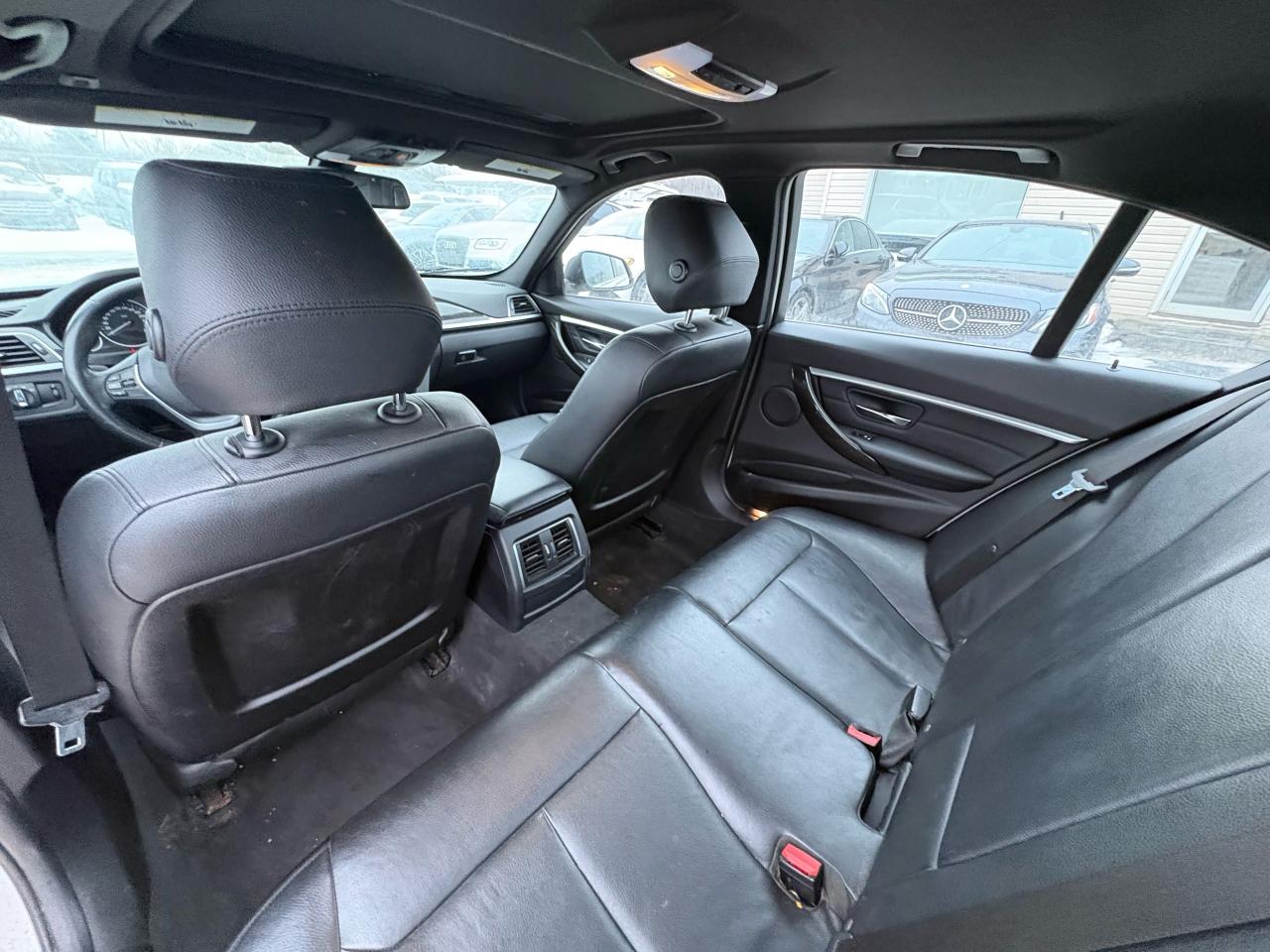 2017 BMW 3 Series 330i xDrive Photo