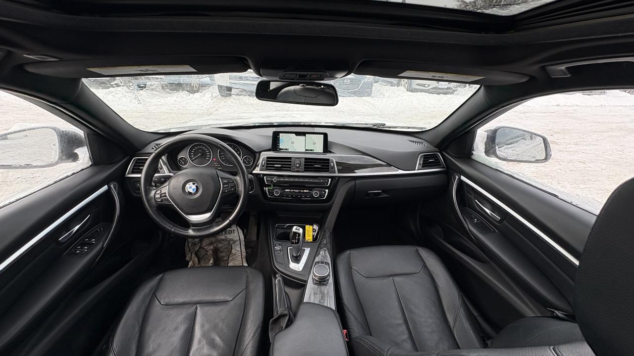 2017 BMW 3 Series 330i xDrive Photo