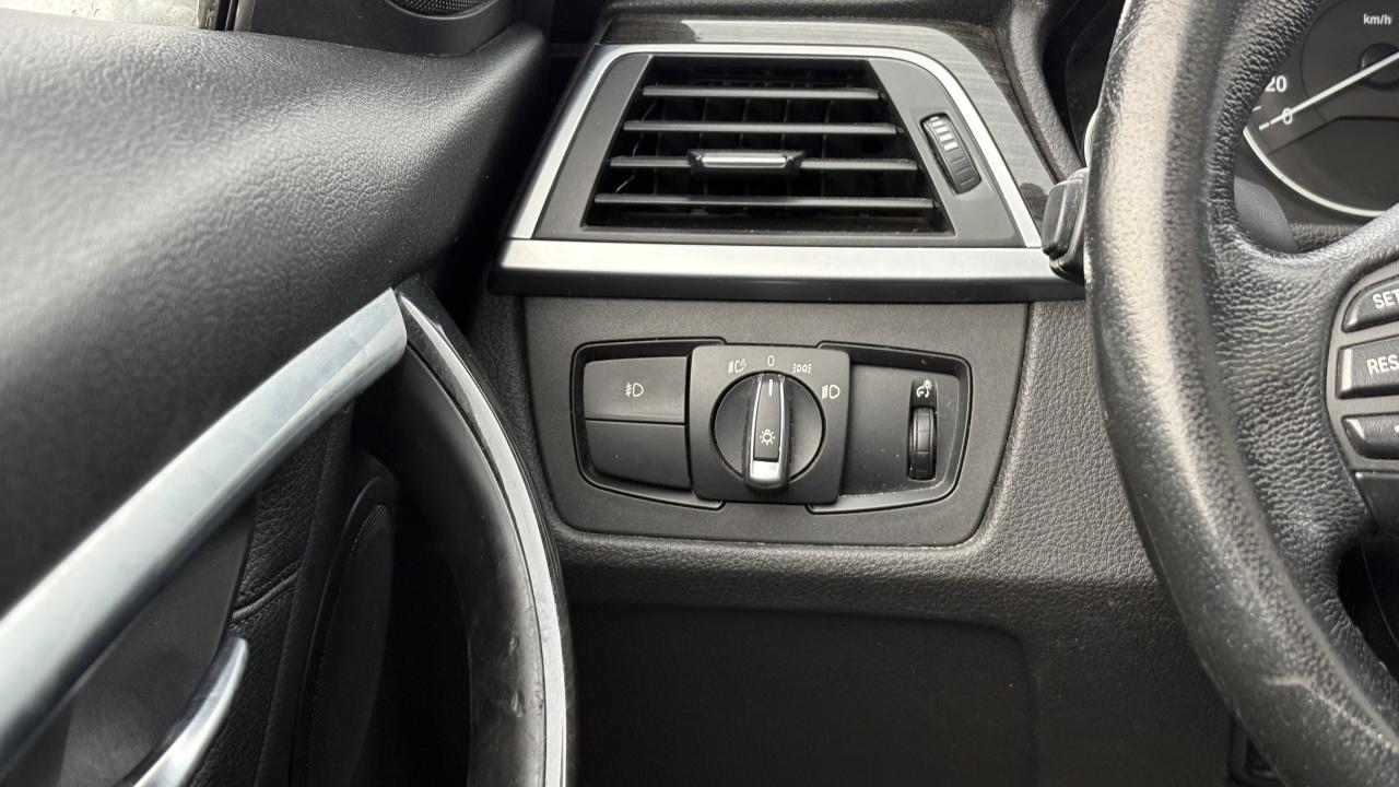 2017 BMW 3 Series 330i xDrive Photo