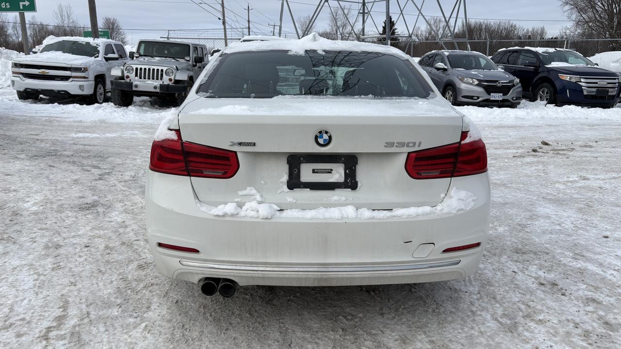 2017 BMW 3 Series 330i xDrive Photo3