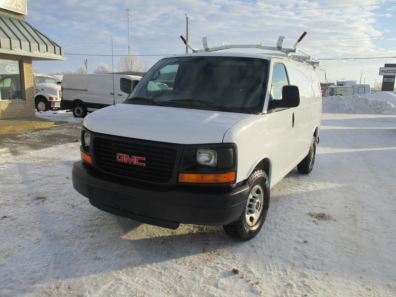 2014 GMC Savana Cargo Van  - Photo #1