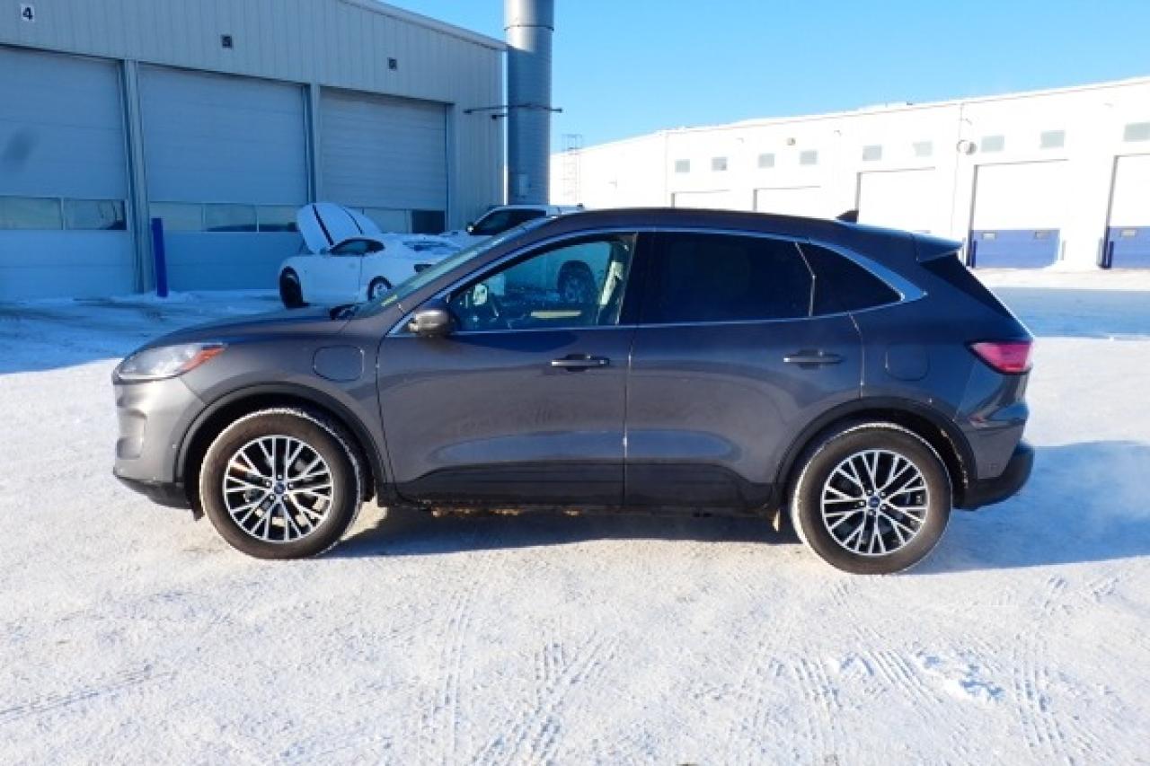 2022 Ford Escape Titanium Plug-In Hybrid w/Htd L, pano S/R, NAV,BUC - Photo #1
