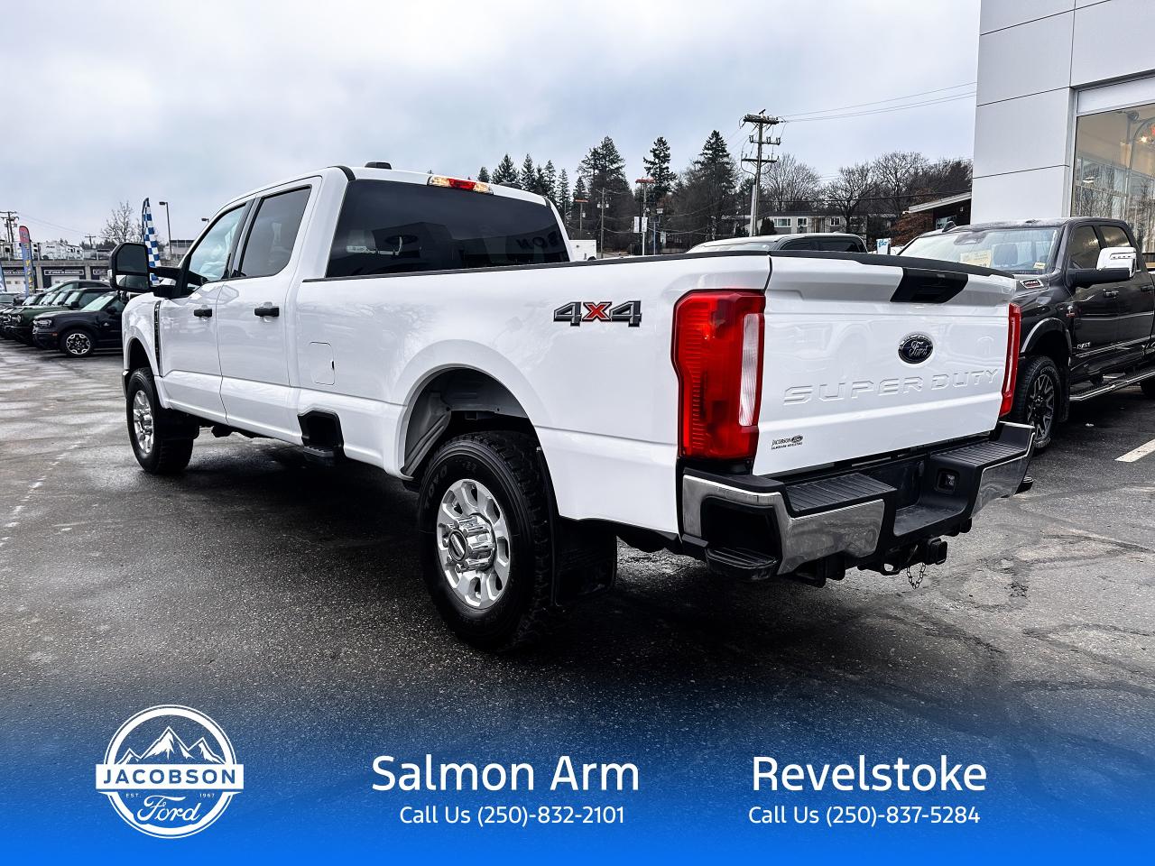 2023 Ford F-350 Super Duty SRW XLT Photo2