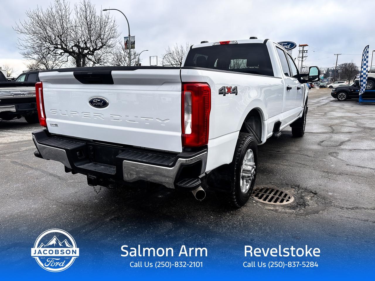 2023 Ford F-350 Super Duty SRW XLT Photo4