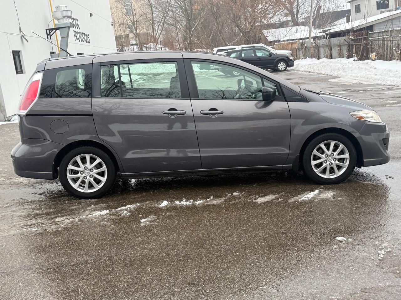 2010 Mazda MAZDA5 GS Photo