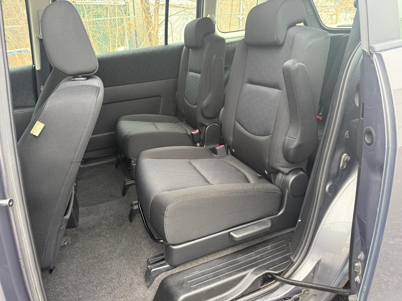 2010 Mazda MAZDA5 GS Photo