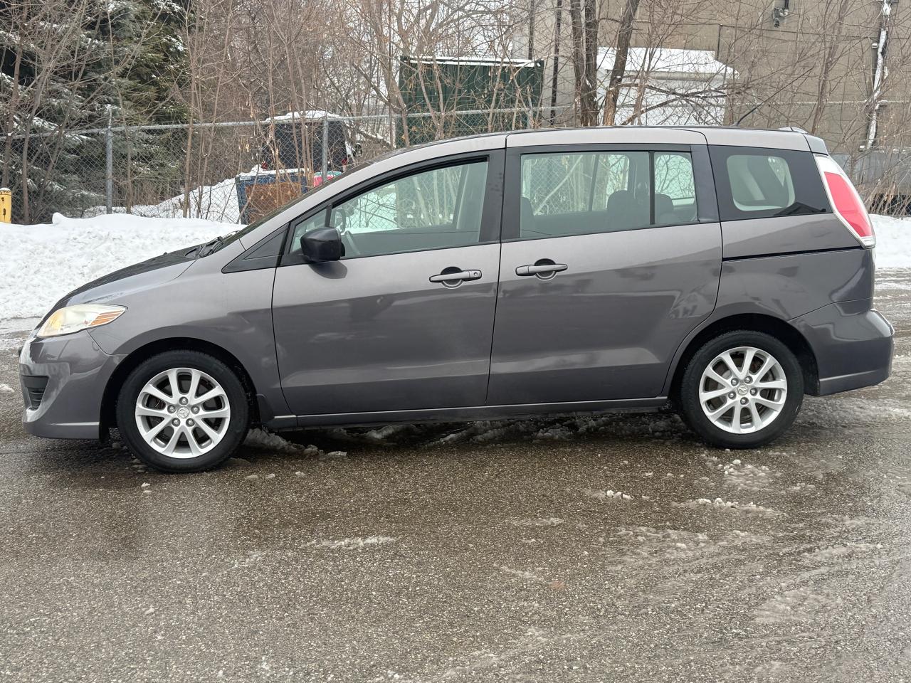 2010 Mazda MAZDA5 GS Photo