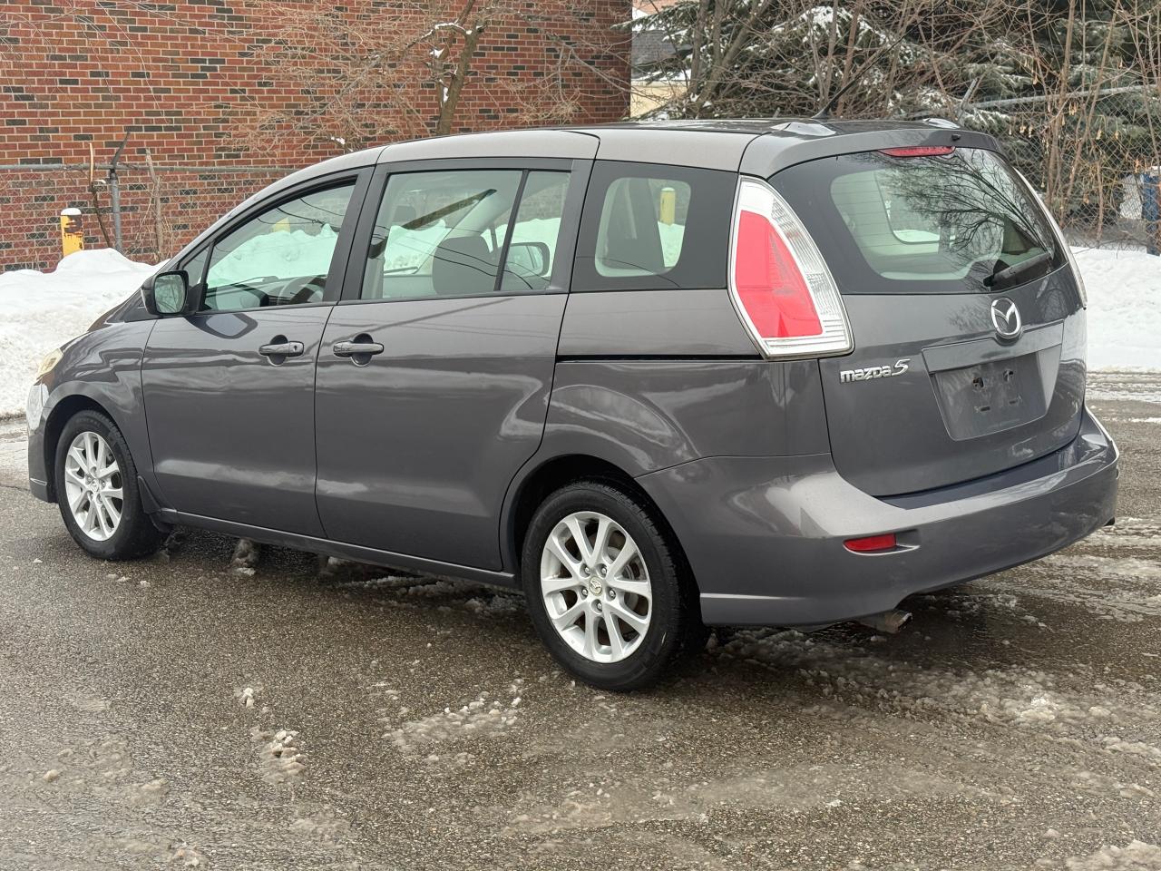 2010 Mazda MAZDA5 GS Photo