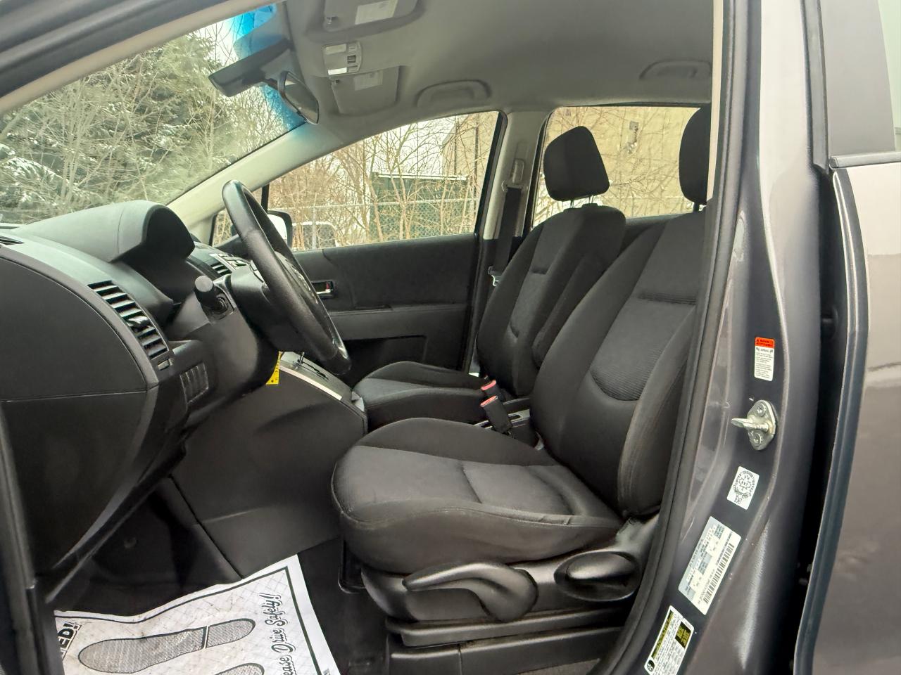 2010 Mazda MAZDA5 GS Photo