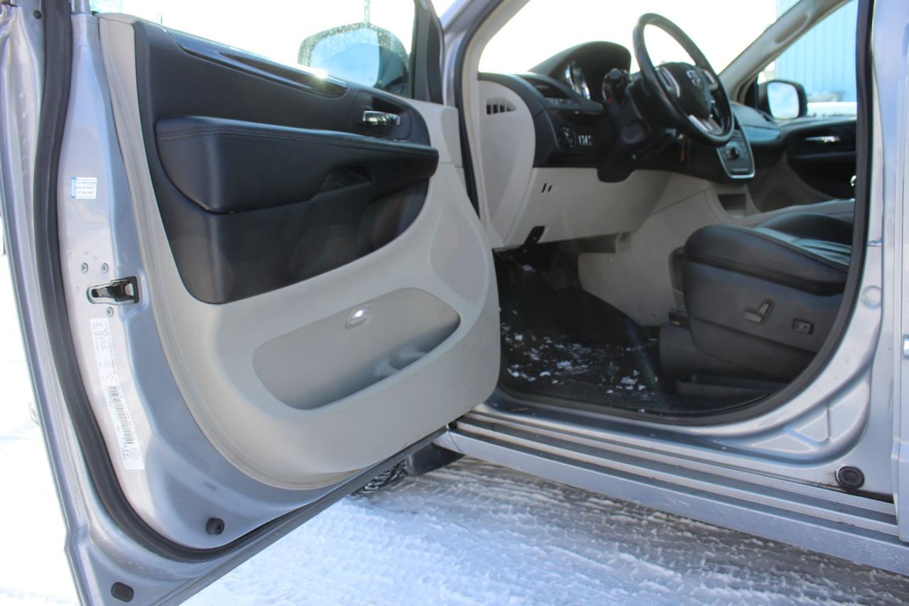 2015 Dodge Grand Caravan Crew Plus Photo