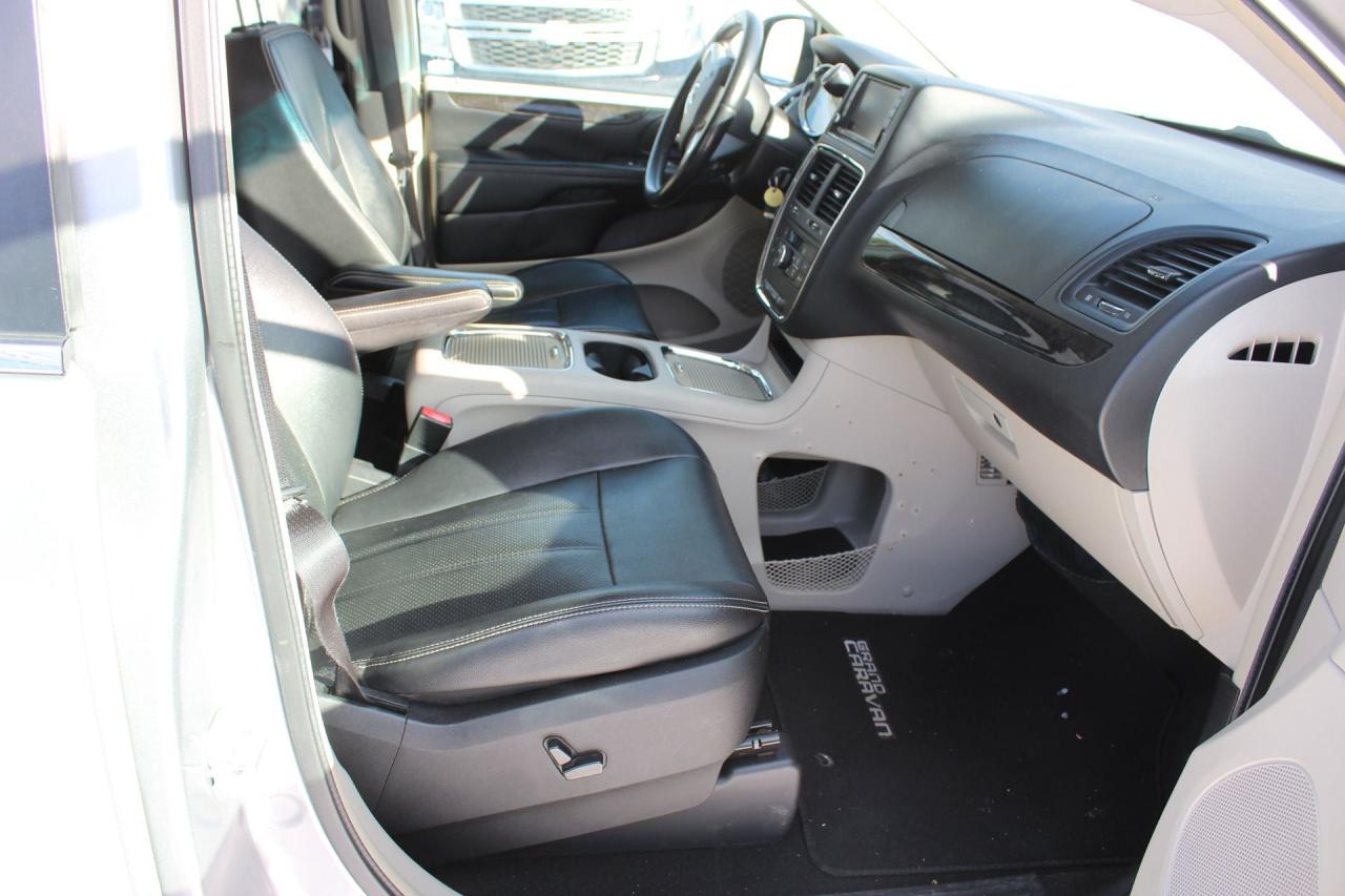 2015 Dodge Grand Caravan Crew Plus Photo