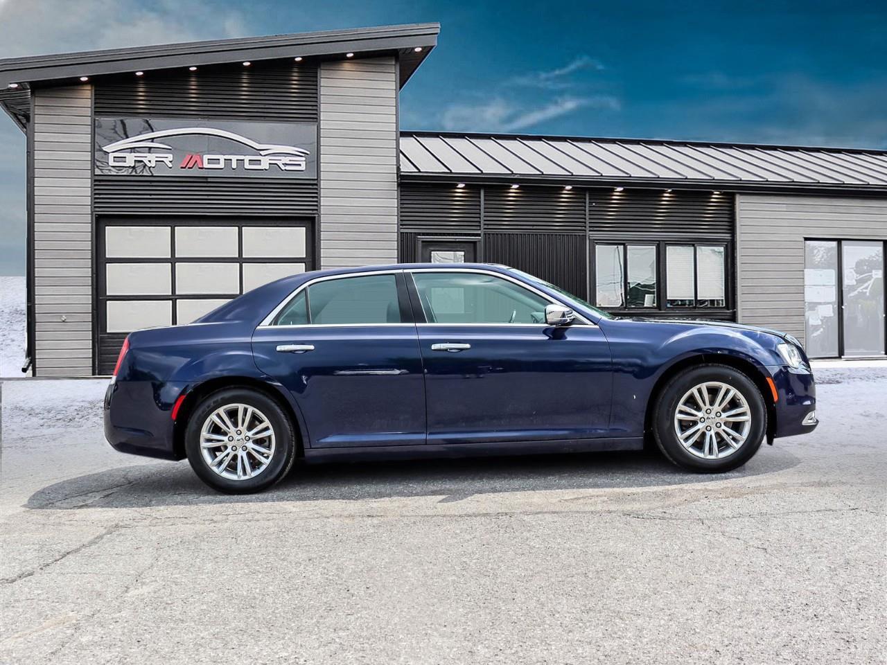 2016 Chrysler 300C Base 4dr Rear-wheel Drive Sedan Photo2