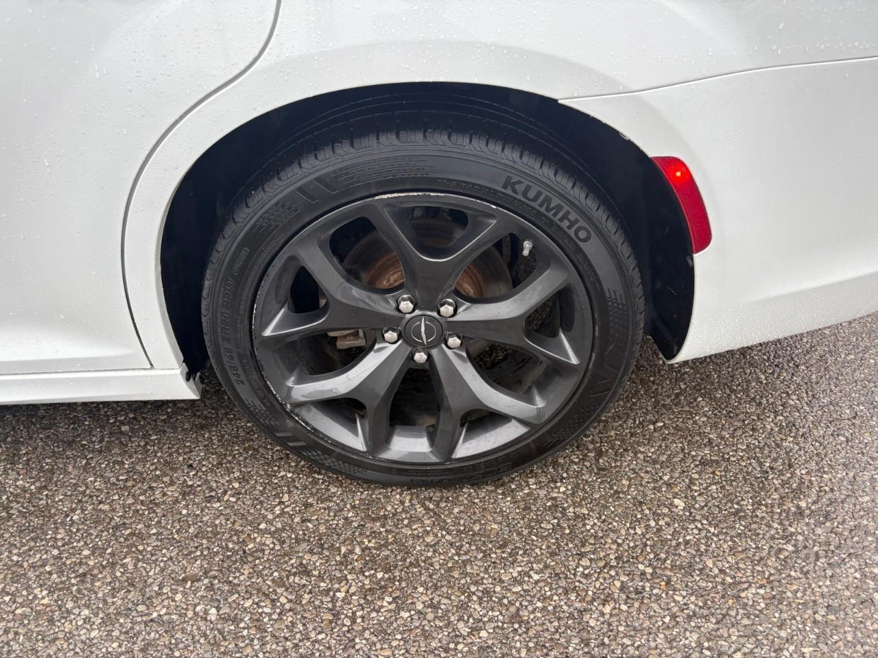 2022 Chrysler 300 Touring L 4dr Rear-Wheel Drive Sedan Photo