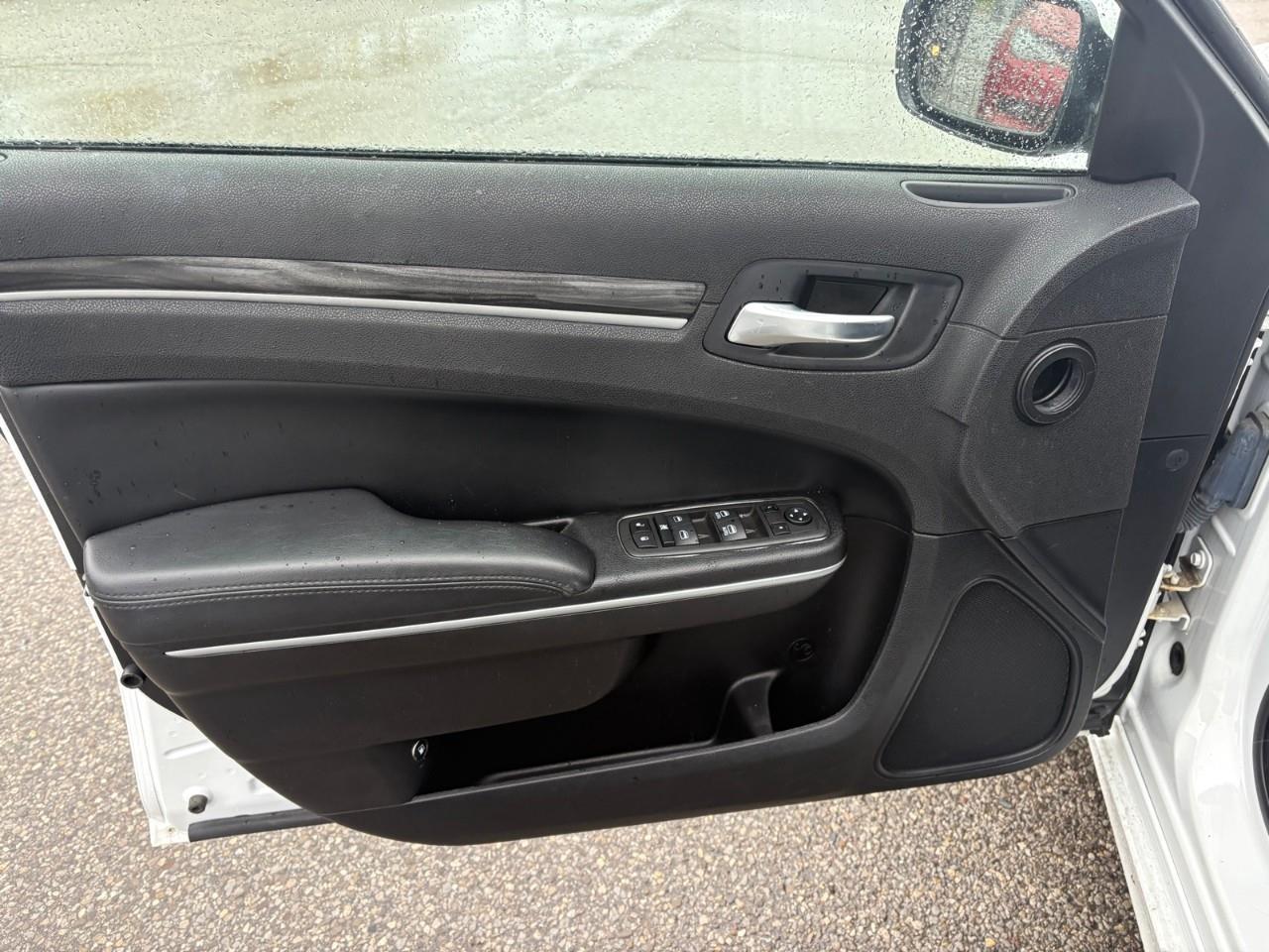 2022 Chrysler 300 Touring L 4dr Rear-Wheel Drive Sedan Photo