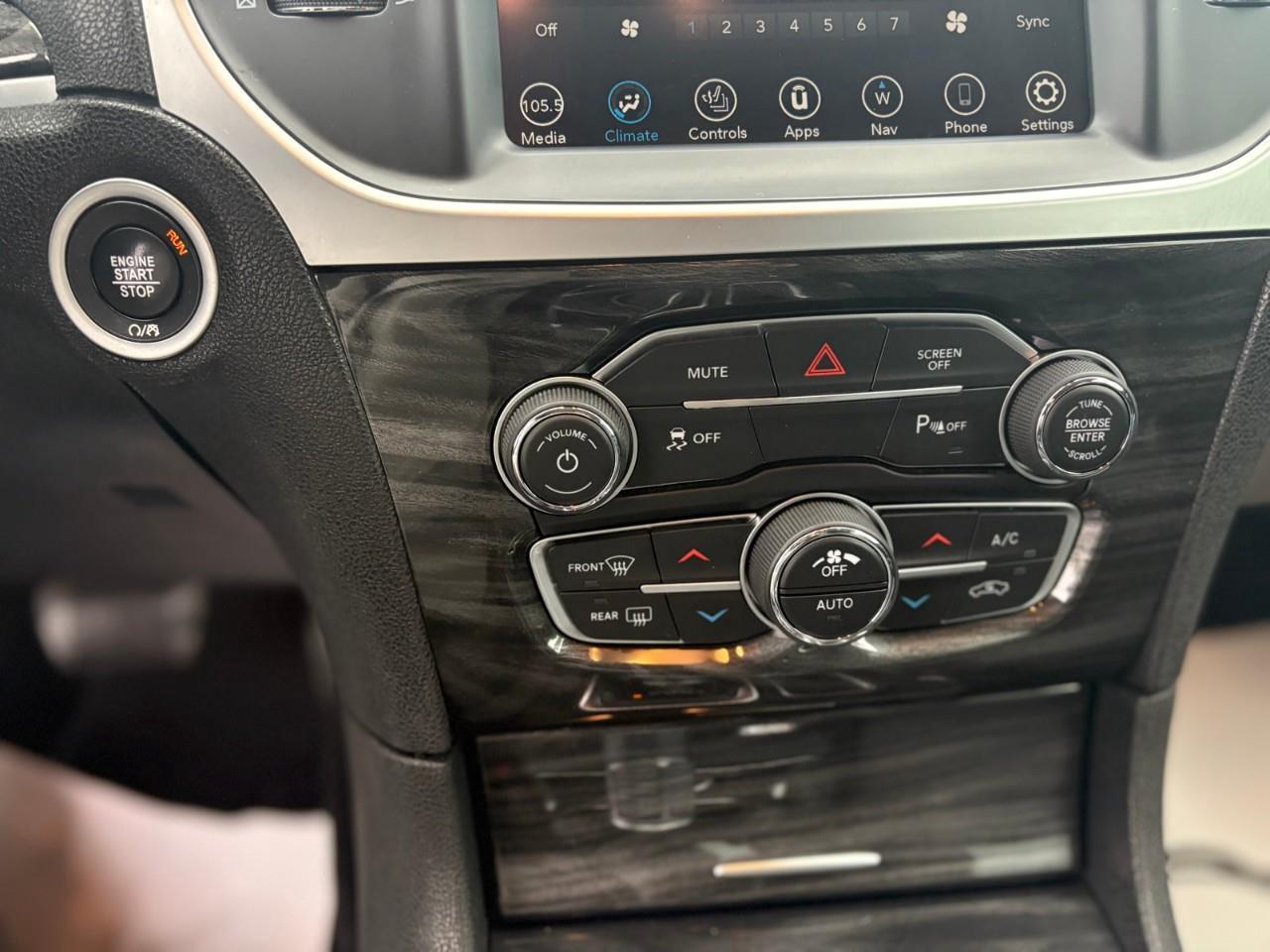 2022 Chrysler 300 Touring L 4dr Rear-Wheel Drive Sedan Photo