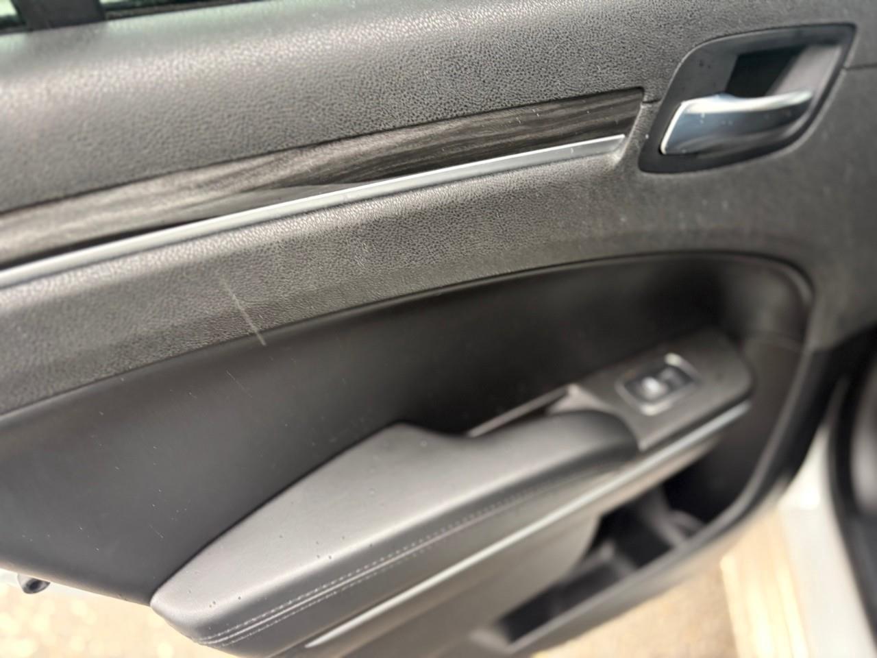 2022 Chrysler 300 Touring L 4dr Rear-Wheel Drive Sedan Photo