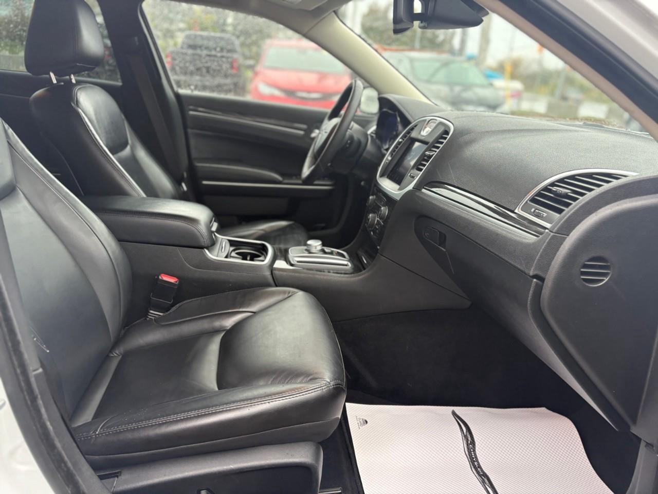 2022 Chrysler 300 Touring L 4dr Rear-Wheel Drive Sedan Photo