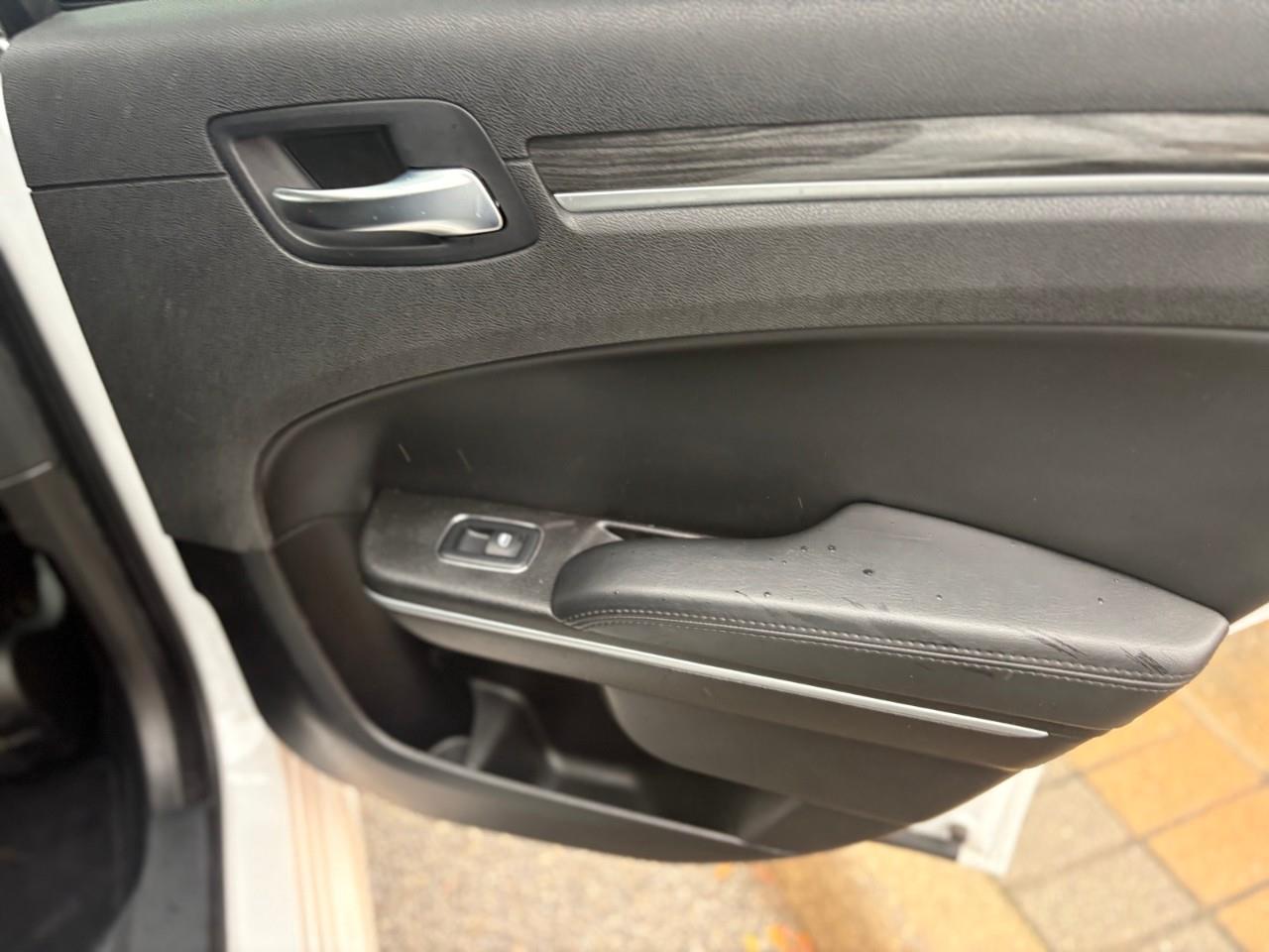 2022 Chrysler 300 Touring L 4dr Rear-Wheel Drive Sedan Photo