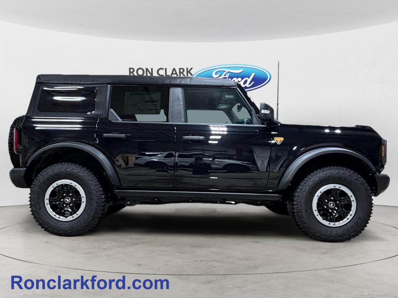 2023 Ford Bronco Badlands 4dr 4x4 Photo
