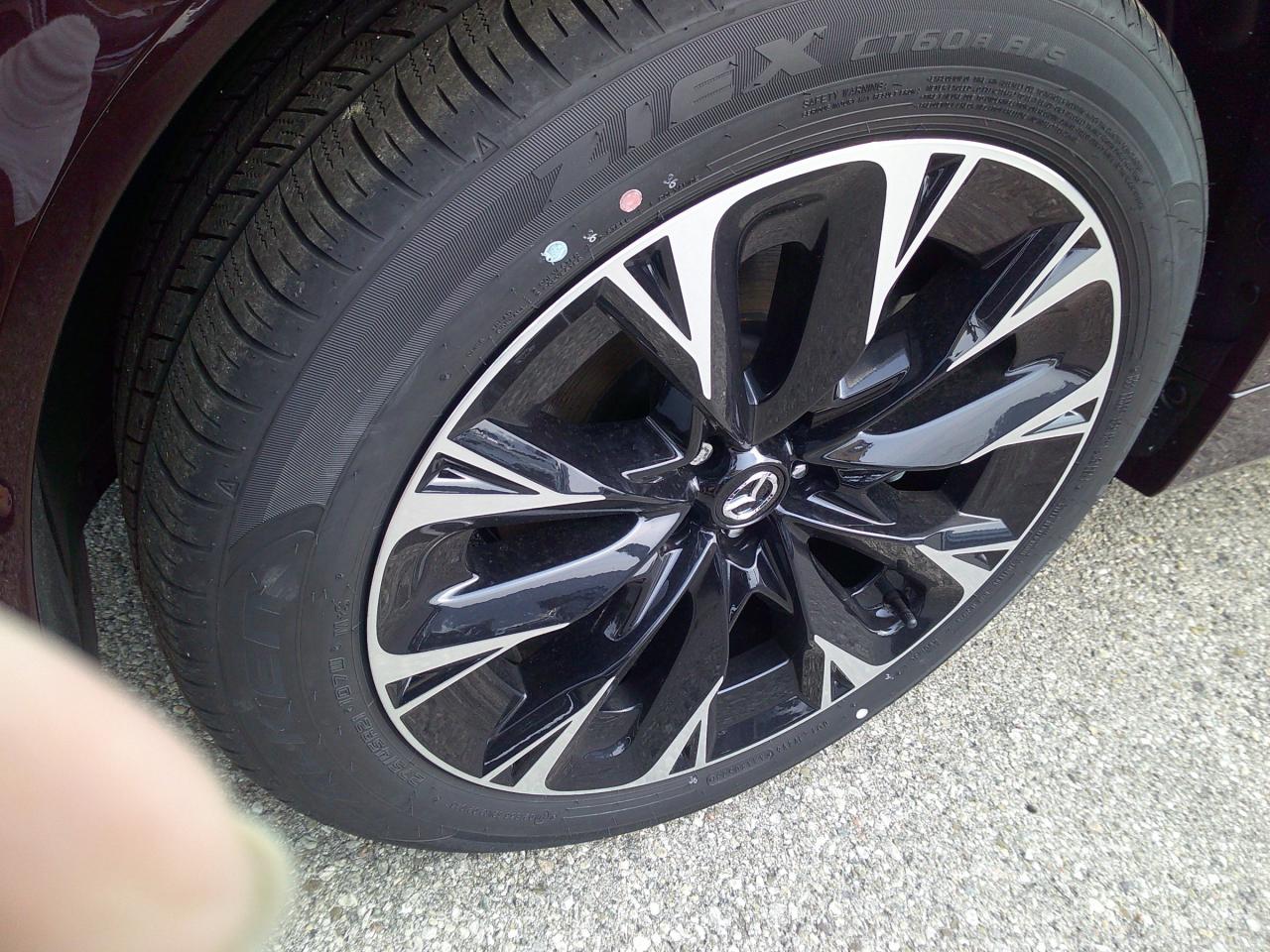 2024 Mazda CX-90 MHEV Signature 4dr i-ACTIV All-Wheel Drive Sport Utility Photo3