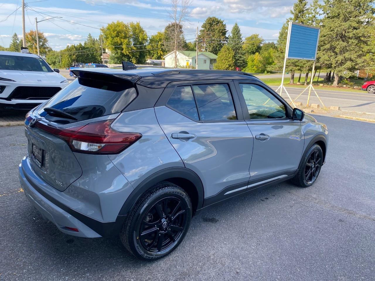 2023 Nissan Kicks SR FWD Photo3