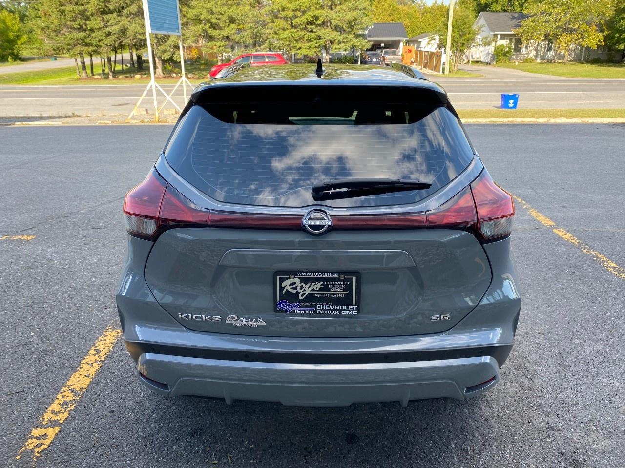 2023 Nissan Kicks SR FWD Photo2