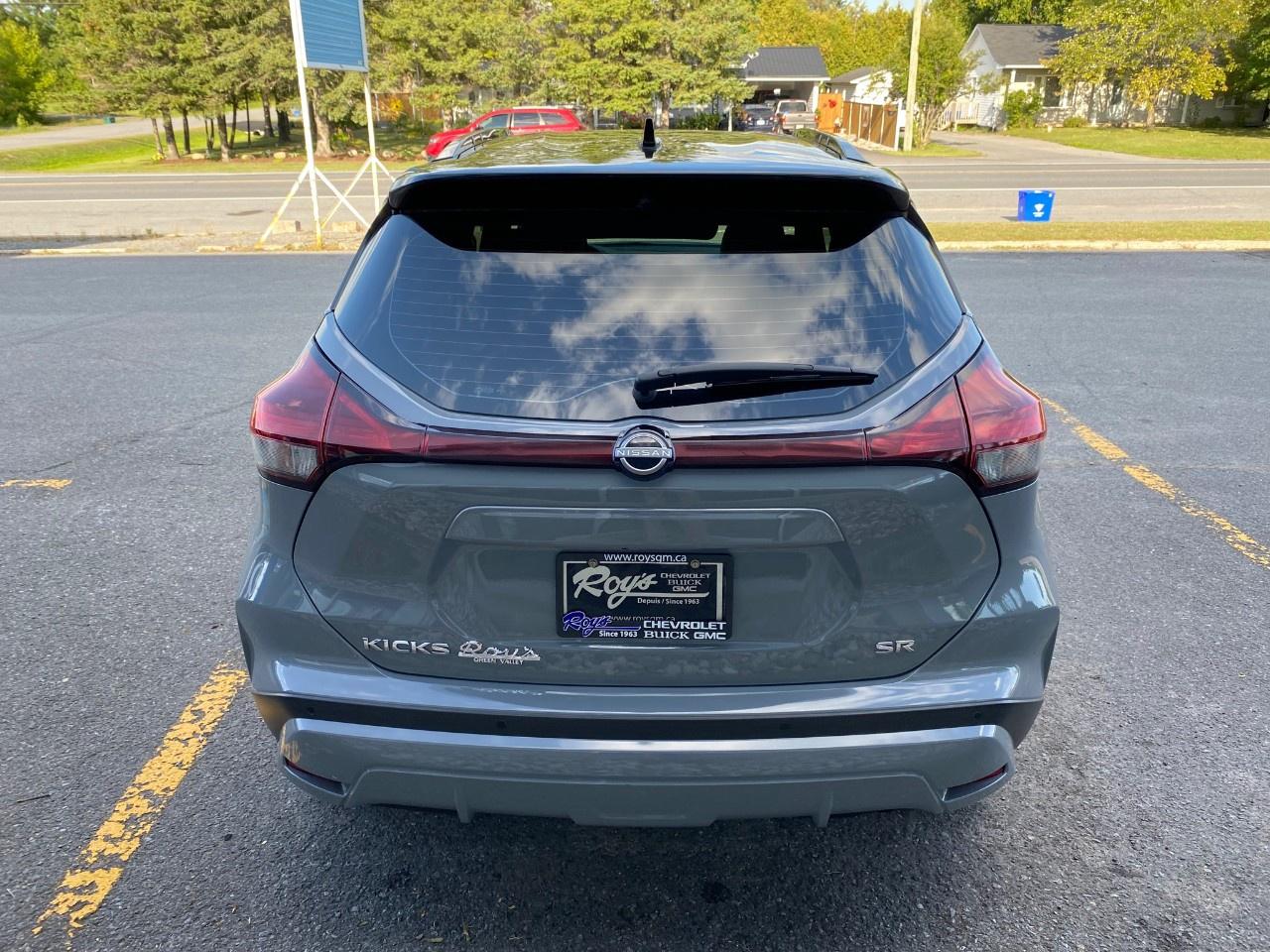 2023 Nissan Kicks SR FWD Photo2